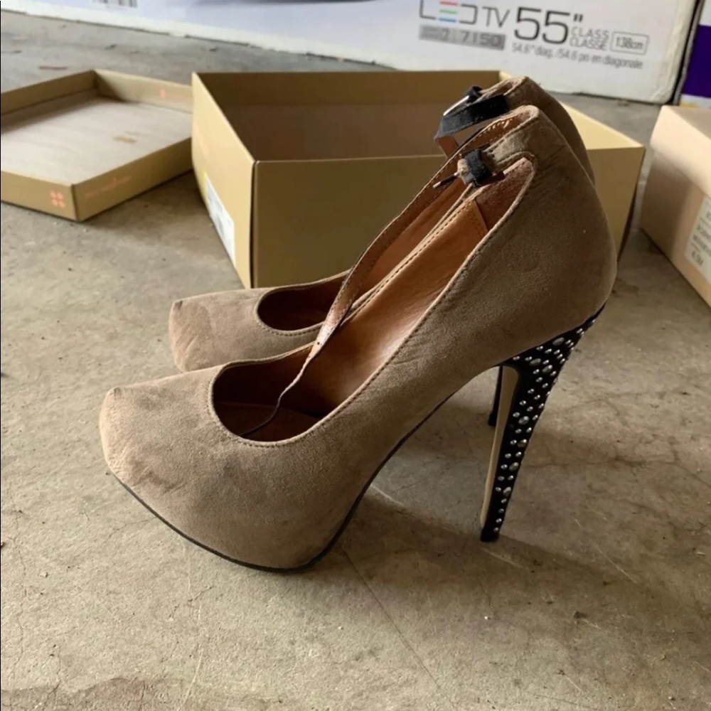 High heels shoes